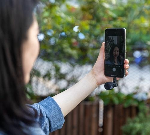 Buy BOYA BY-M100D Mininature Condenser Microphone for iPhone from Vmart in Pakistan