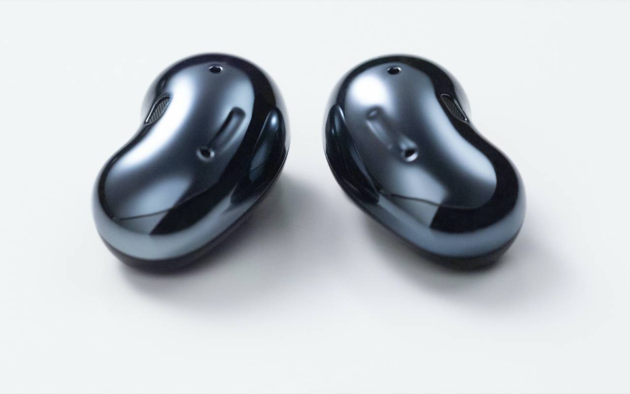 Buy Samsung Galaxy Buds Live - Mystic Black from Vmart in Pakistan