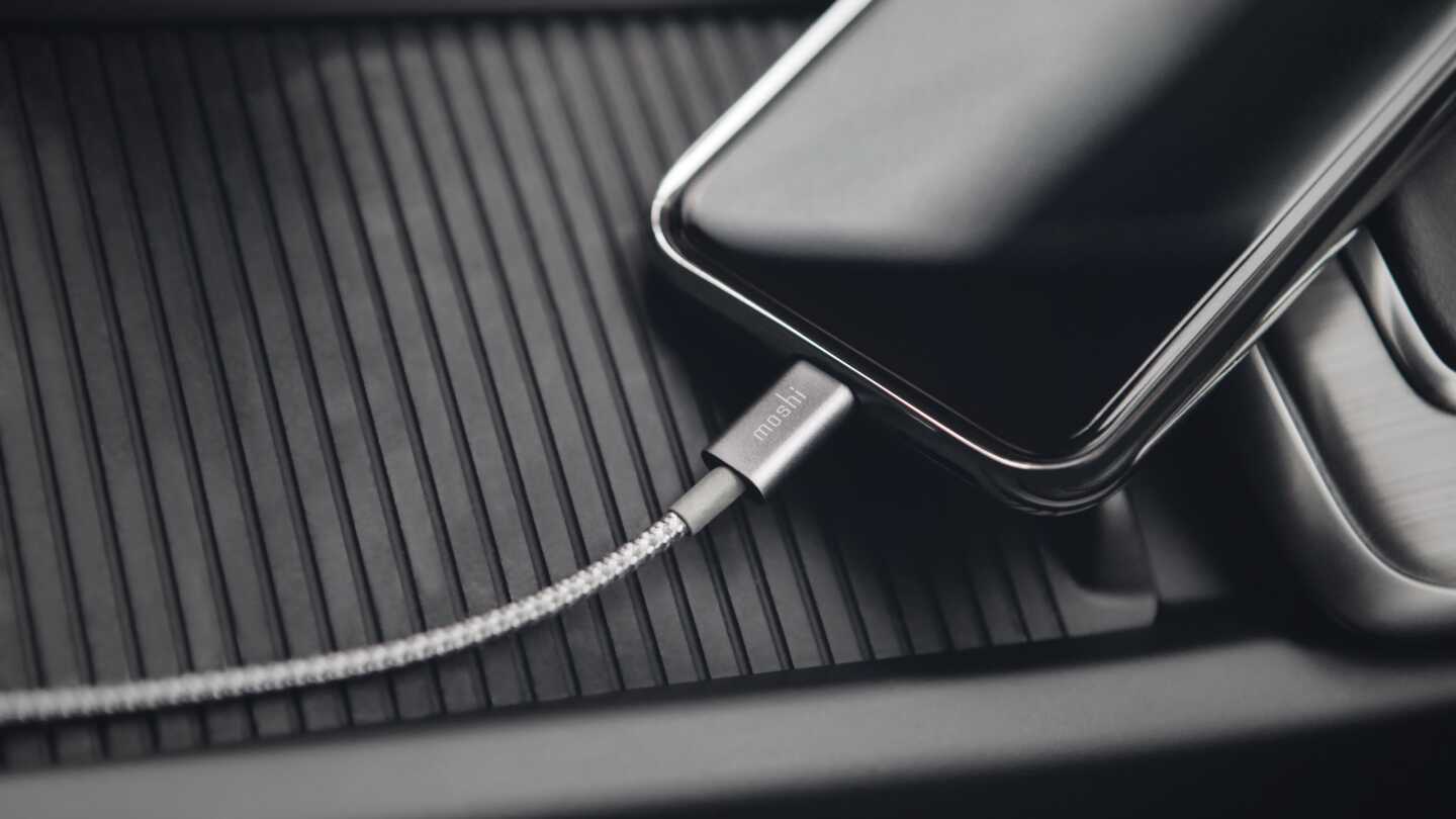 Buy Moshi Integra USB-A to Lightning Charge/Sync Cable 4 ft (1.2 m) - Titanium Gray from Vmart in Pakistan
