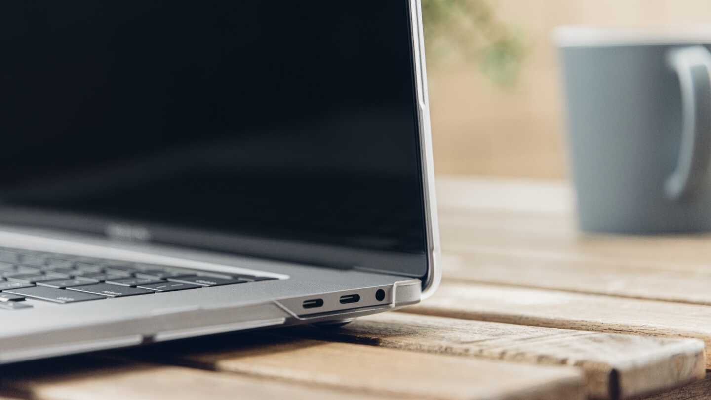Buy Moshi iGlaze Hardshell Case Stealth Clear for MacBook Pro 16 from Vmart in Pakistan