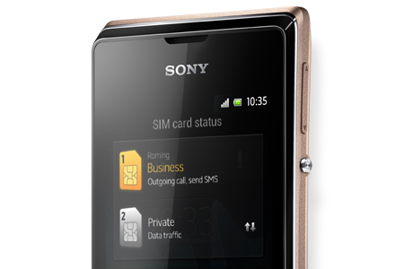 The dual SIM cards of the Xperia E dual SIM mobile give you cost-efficient and convenient call handling.
